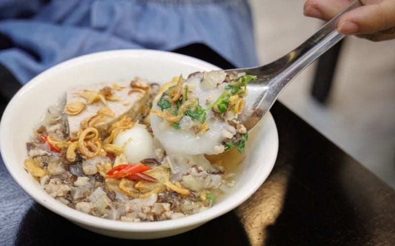 Bánh đúc nóng thơm ngon được chế biến từ gạo tẻ